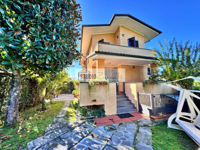 Villetta Bifamiliare in vendita a Pietrasanta