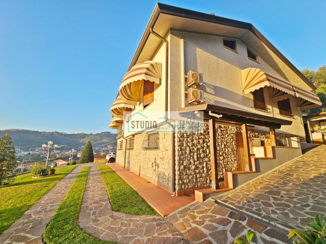 Villa in vendita a Massarosa