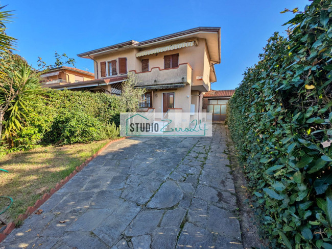 Villetta Bifamiliare in vendita a Pietrasanta