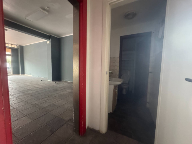 Locale commerciale in vendita a Massa