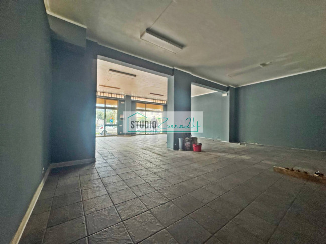 Locale commerciale in vendita a Massa