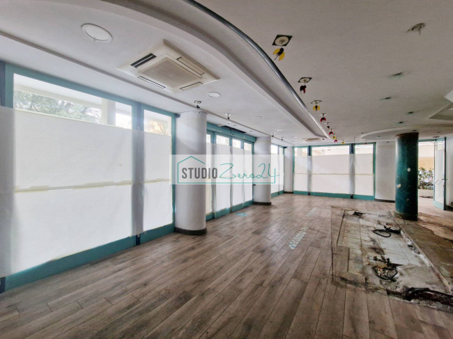 Locale commerciale in vendita a Camaiore