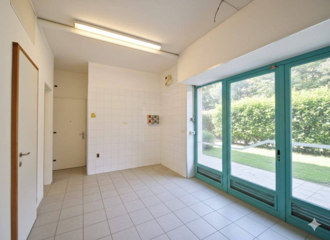 Locale commerciale in vendita a Camaiore