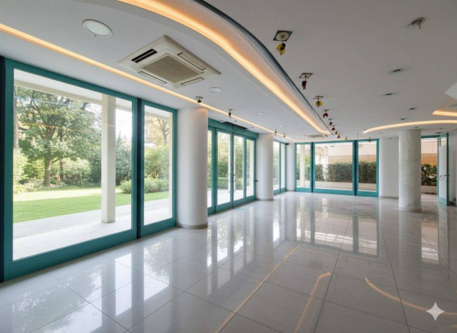 Locale commerciale in vendita a Camaiore