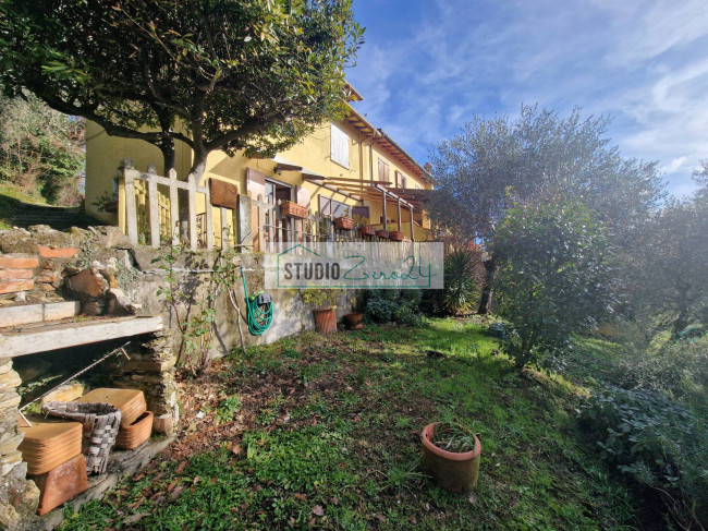 Villetta Bifamiliare in vendita a Camaiore