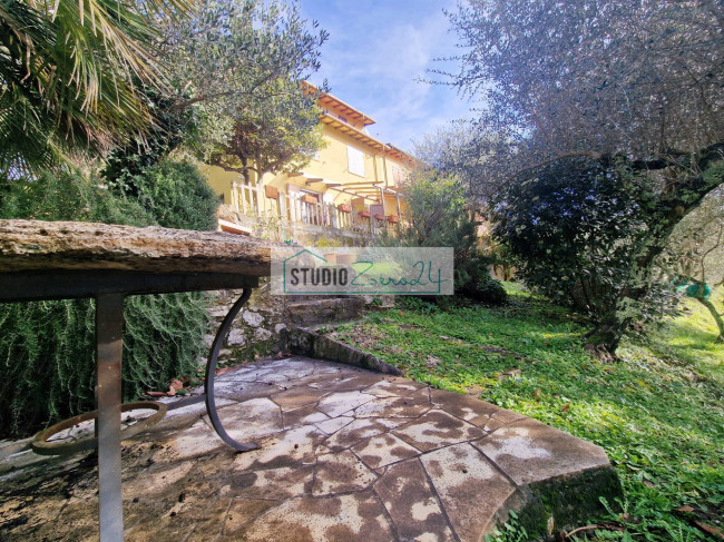 Villetta Bifamiliare in vendita a Camaiore