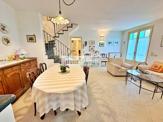 Villetta Bifamiliare in vendita a Pietrasanta