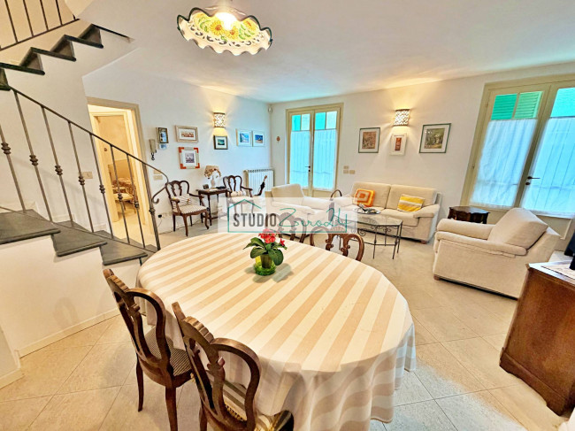 Villetta Bifamiliare in vendita a Pietrasanta