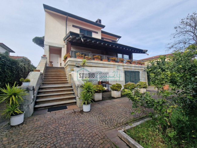 Villa in vendita a Camaiore