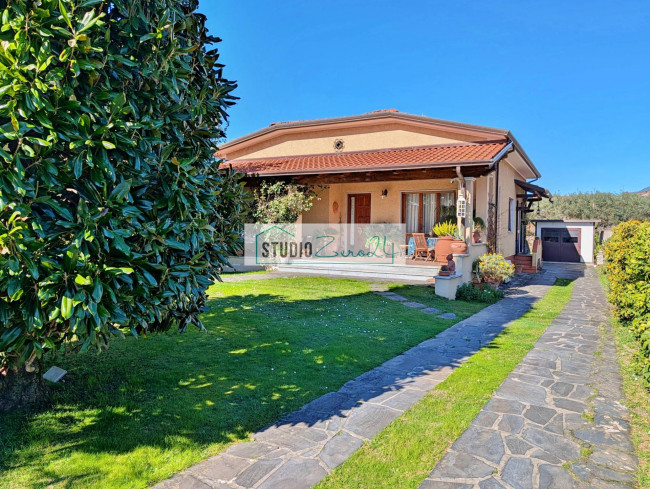 Villa in vendita a Seravezza