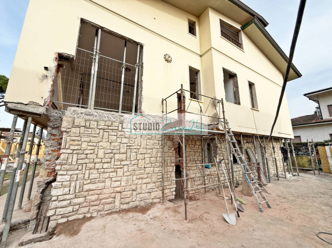 Villetta Bifamiliare in vendita a Camaiore