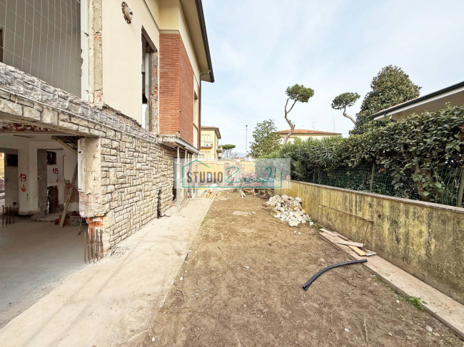 Villetta Bifamiliare in vendita a Camaiore