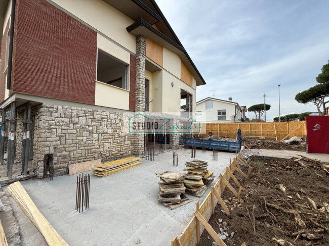 Villetta Bifamiliare in vendita a Camaiore