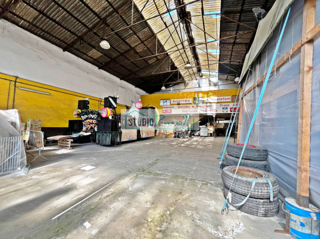 Capannone in vendita a Viareggio