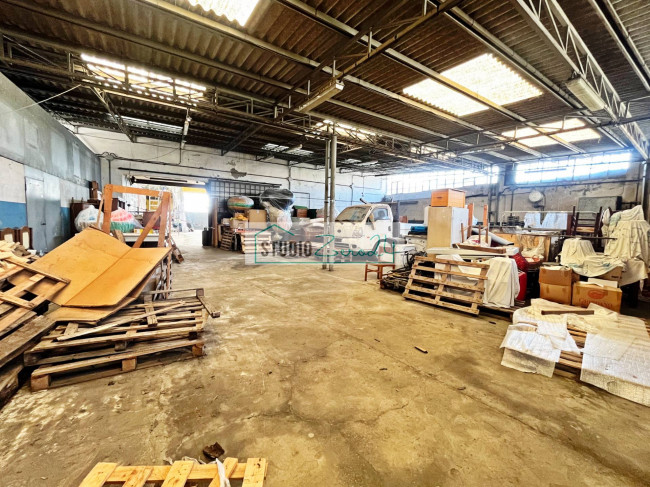 Capannone in vendita a Viareggio