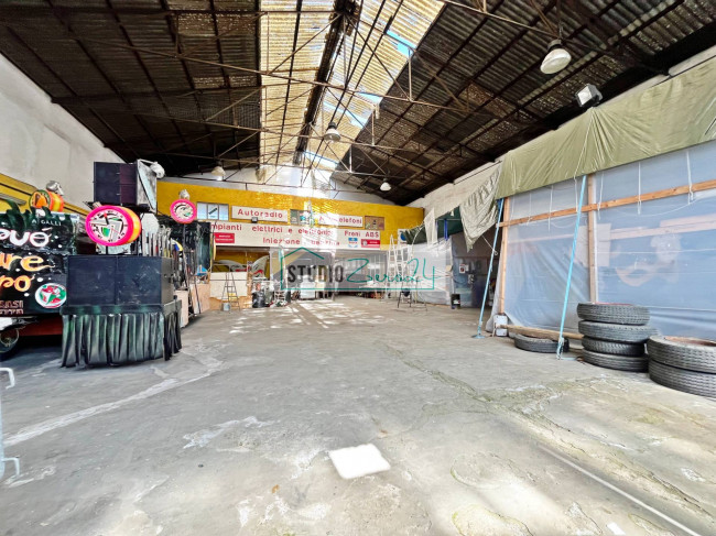 Capannone in vendita a Viareggio