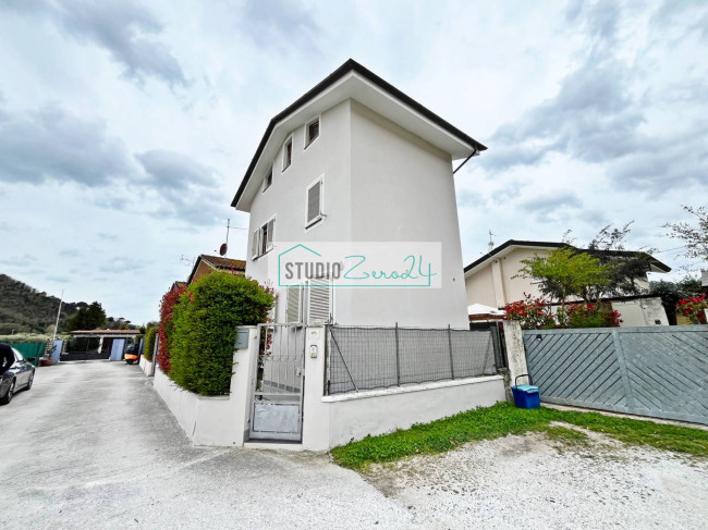 Single House for sale in Massarosa