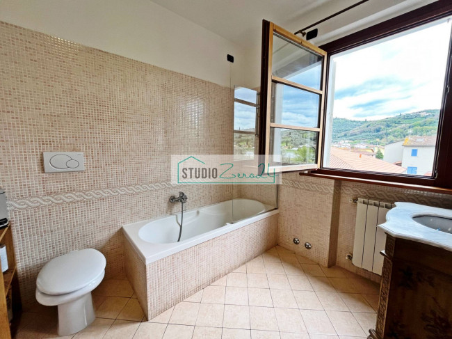 Single House for sale in Massarosa