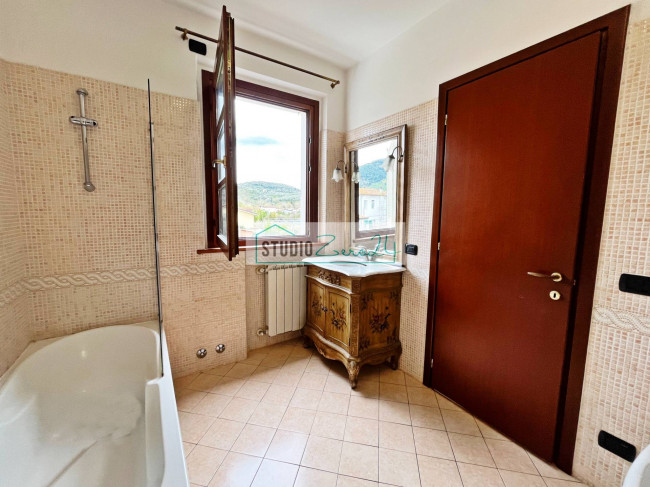 Single House for sale in Massarosa