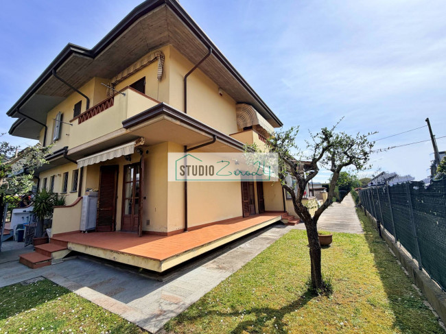 Villetta Bifamiliare in vendita a Pietrasanta