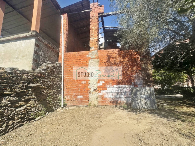 Casa singola in vendita a Massa
