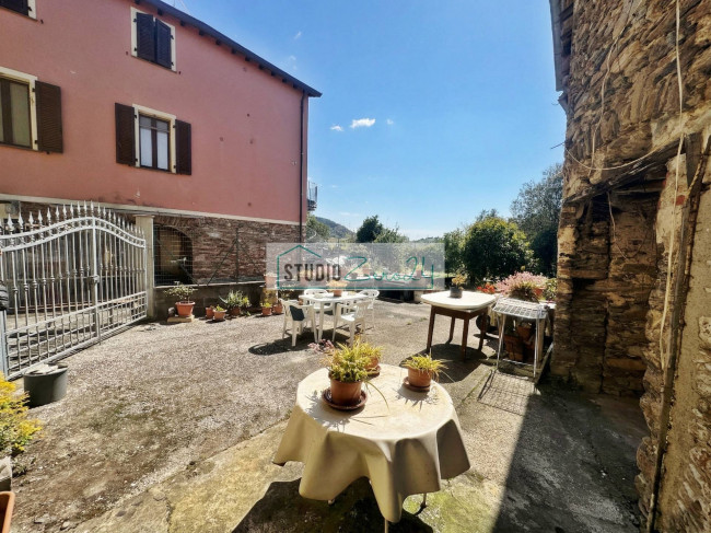 Single House for sale in Massa