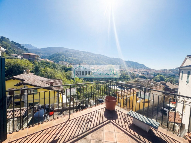 Single House for sale in Massa