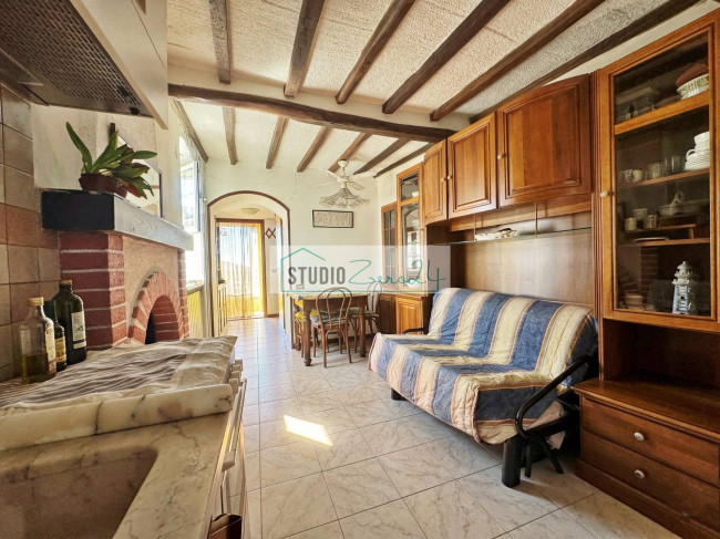 Single House for sale in Massa