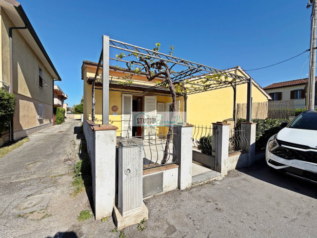 Single House for sale in Viareggio