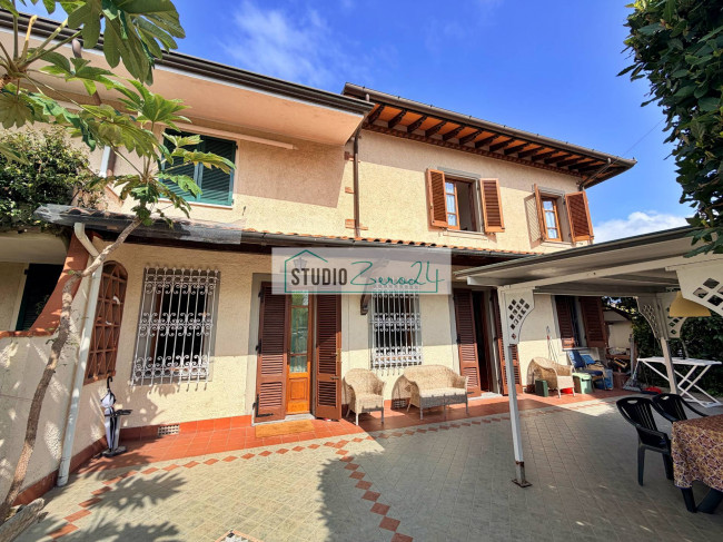 Villetta Bifamiliare in vendita a Forte dei Marmi