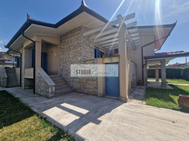 Villa for sale in Camaiore