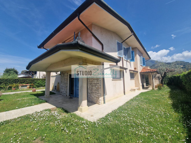 Villa for sale in Camaiore