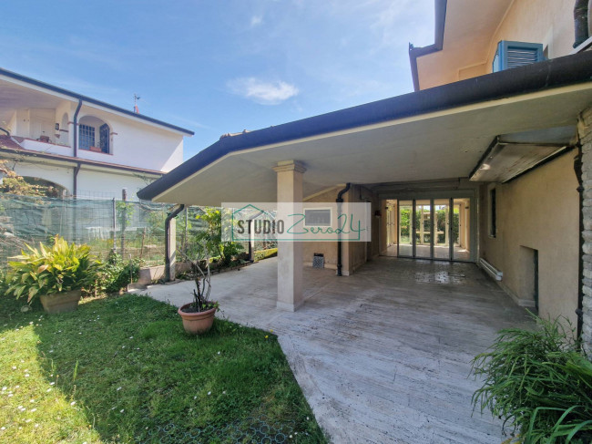 Villa for sale in Camaiore