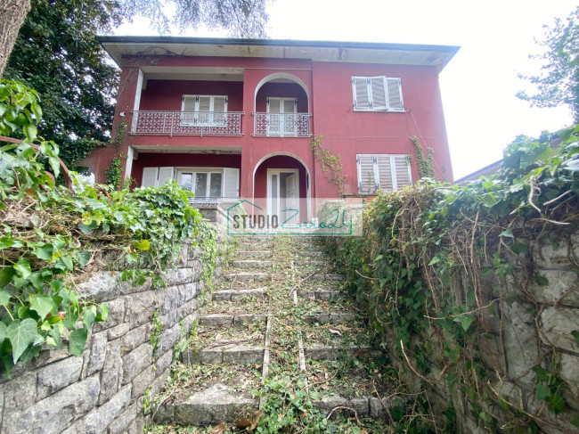 Villa for sale in Camaiore