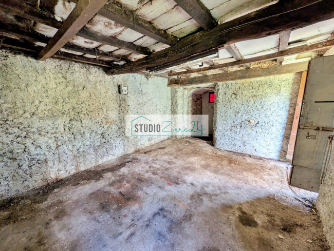 Rustic for sale in Seravezza