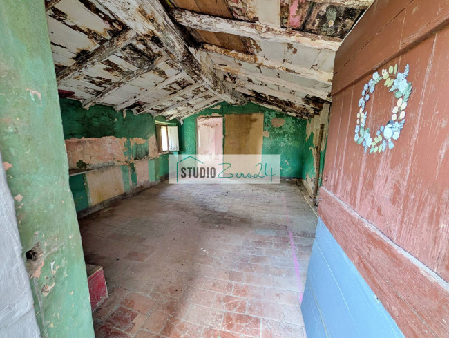 Rustic for sale in Seravezza