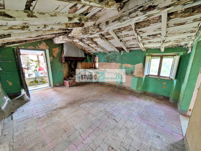Rustic for sale in Seravezza