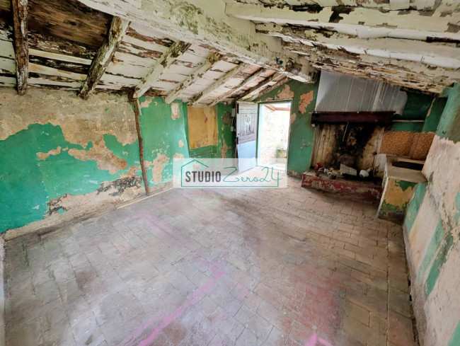 Rustic for sale in Seravezza