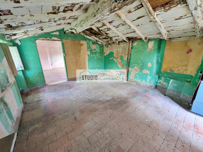 Rustic for sale in Seravezza