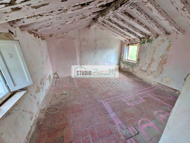 Rustic for sale in Seravezza