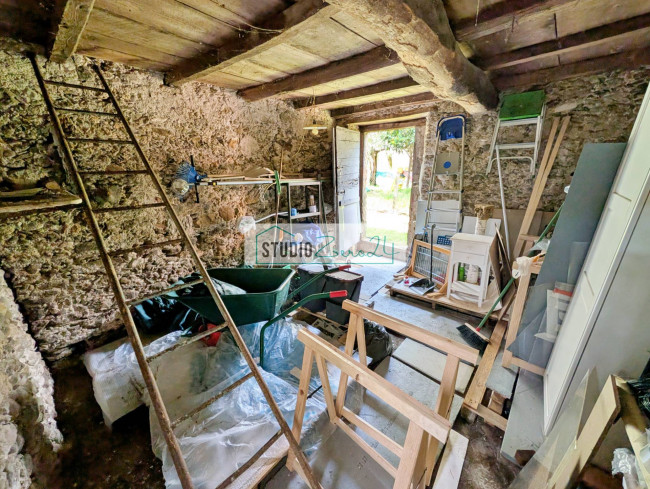 Rustic for sale in Seravezza