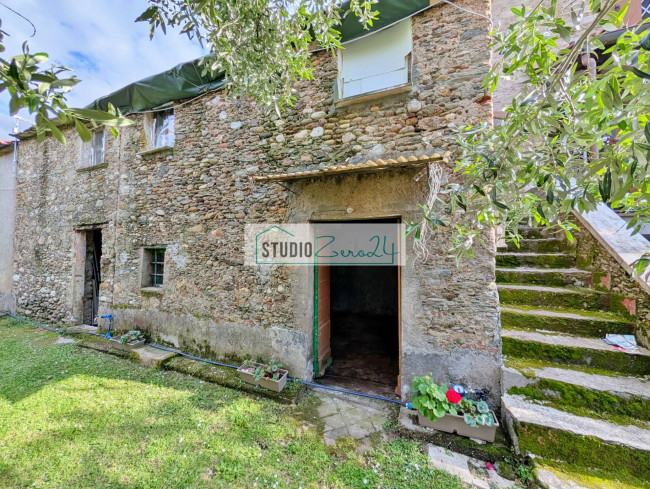 Rustic for sale in Seravezza