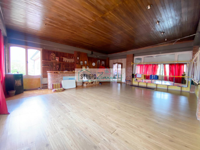 Villa for sale in Camaiore