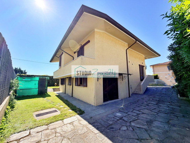 Villa for sale in Pietrasanta