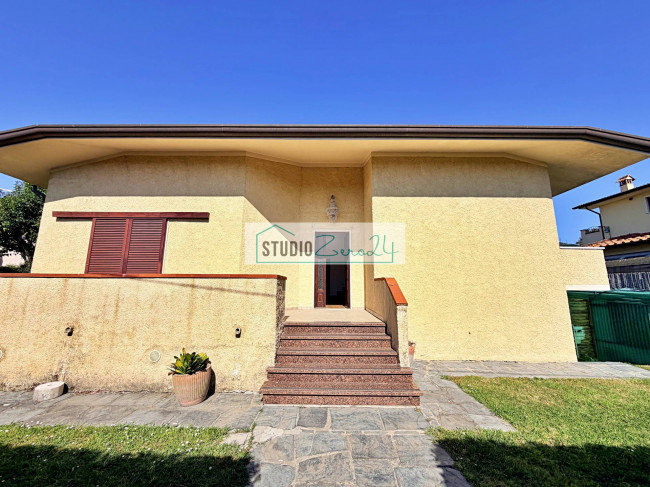 Villa for sale in Pietrasanta