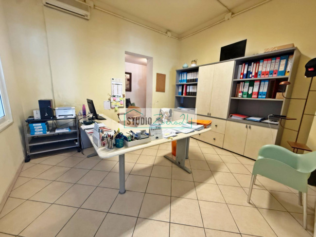 Magazzino in vendita a Viareggio