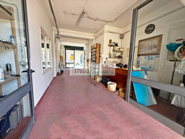 Magazzino in vendita a Viareggio
