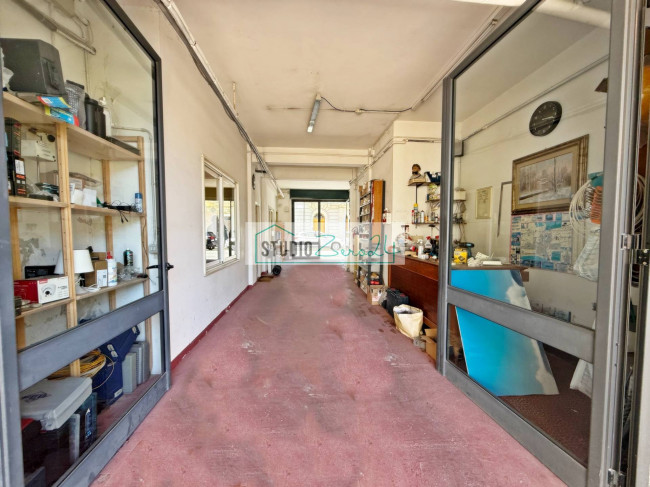 Magazzino in vendita a Viareggio