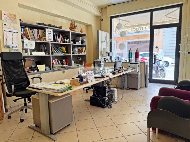 Magazzino in vendita a Viareggio
