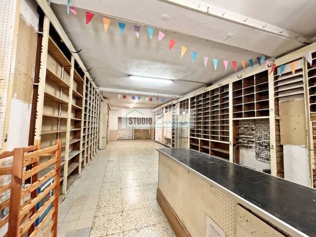 Locale commerciale in vendita a Viareggio